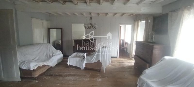 Foto d32c3a98-f8d4-4088-acde-47c6f1962a4b. House with parking in Ortigueira