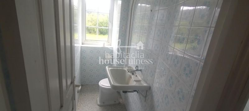 Foto e65d6612-7d3a-4098-b4e1-d16f702a7303. House with parking in Ortigueira