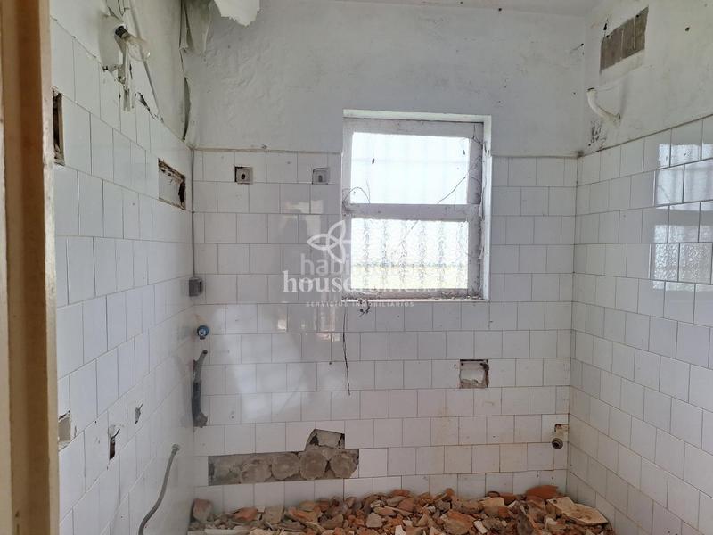 Foto 11f1532d-4a9f-46e6-9f14-f485ffc6eee6. House with parking in Fene