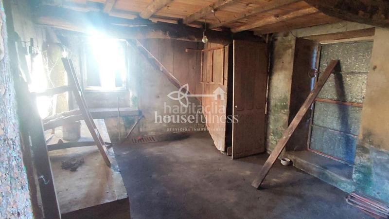 Foto 1d5d6f8c-af8b-400f-8041-8692d4987da5. House with parking in Fene