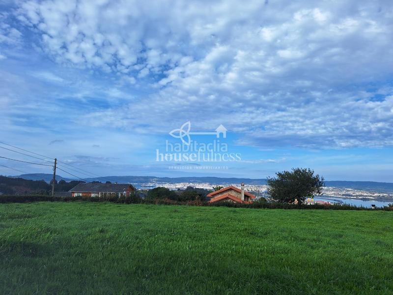 Foto de672007-1ec5-400f-b69f-0476de8f3dae. House with parking in Fene