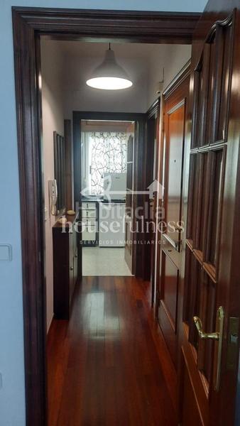 Foto f0aa43f0-4067-4b8c-9f7f-0ee5641ad3b9. Location appartement dans Centro Ferrol