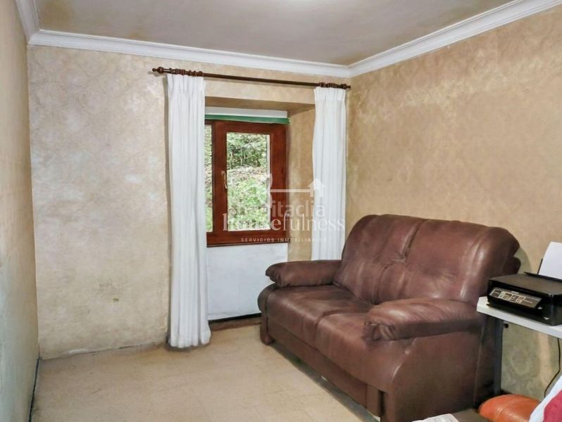 Foto bb6bd76b-4289-4885-aa63-b05d585eb387. Casa amb aparcament a Área Rural Ferrol