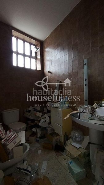 Foto e94d3bcd-6c0d-4b97-b0f4-4566338e6a30. Lloguer local comercial a Pontedeume