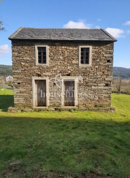 Foto cba077bd-3ebe-4644-855d-e59ed83db001. Maison avec chauffage dans Moeche