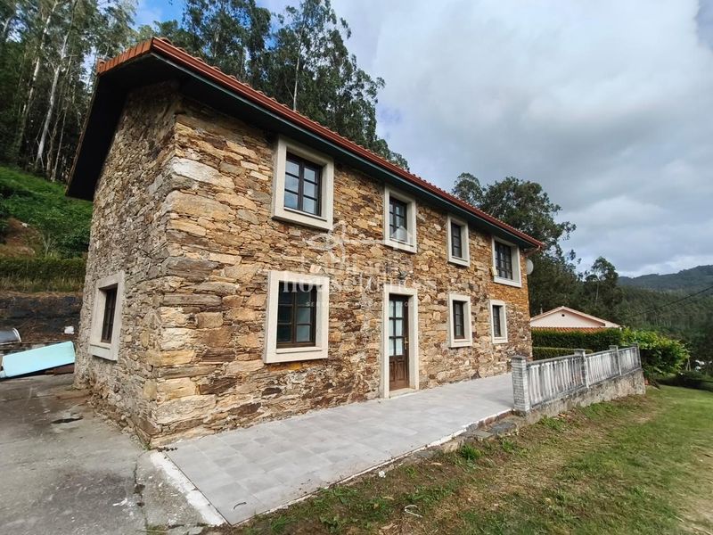 Foto 10492ecf-4621-495b-a0f7-d4c36f45be96. Casa amb calefacció a Cedeira
