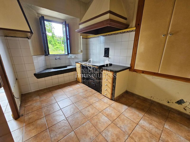 Foto f5474953-4475-4761-bc11-93c382828cda. Casa amb aparcament a Moeche