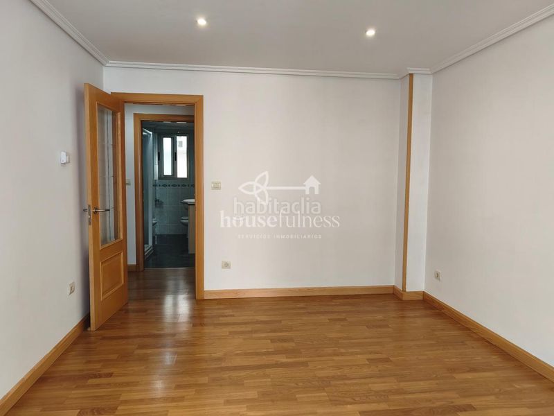 Foto b81fb42b-a748-4abd-b562-c22f53e5ad2f. Pis amb calefacció aparcament a Porta Nova Ferrol
