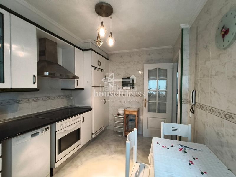 Foto 333dab7c-d607-4a40-a820-075949fa79d8. Lloguer apartament amb calefacció a Centro Ferrol