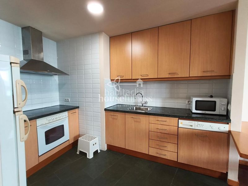 Foto 44488010-6e8b-4635-a92e-bcef0bb477dc. Rent flat with heating in Centro Ferrol