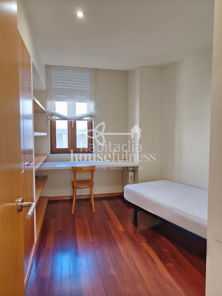 Foto 4a32ef39-80c2-4a08-97fc-111083dd2d7c. Rent flat with heating in Centro Ferrol