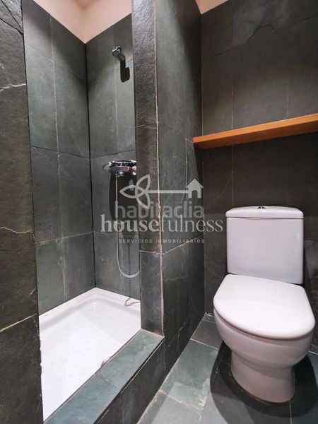 Foto 6115174b-5d51-4ca5-ab6d-785c12d4b33c. Rent flat with heating in Centro Ferrol