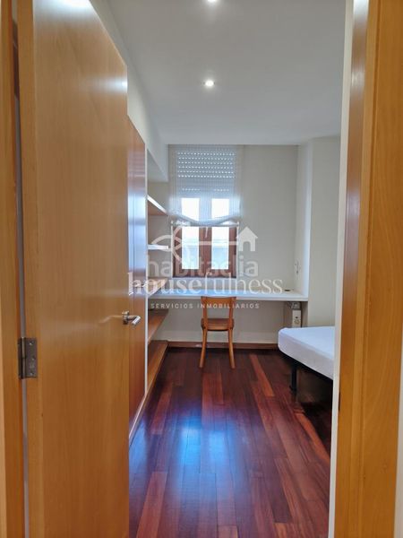 Foto b49d2549-6a0b-4dea-858b-6fee21bc92e1. Rent flat with heating in Centro Ferrol