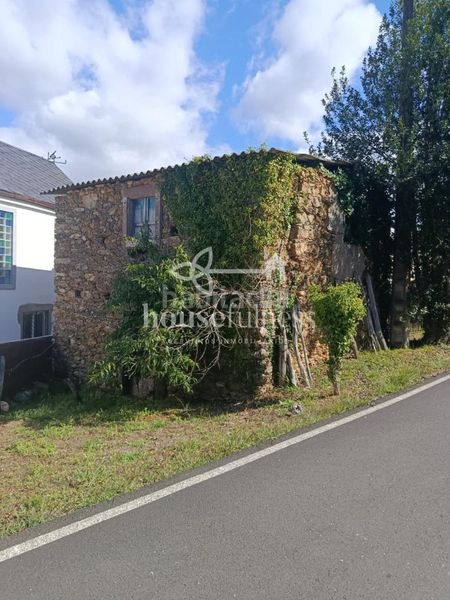 Foto ac36fb0e-af12-45f1-9b65-9fc78a81d1c3. Casa amb aparcament a Moeche