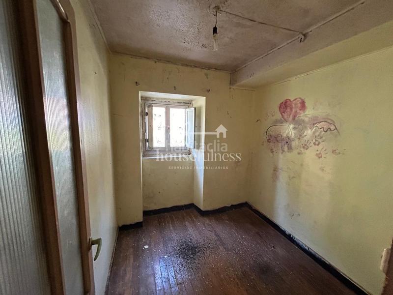 Foto 49a1bd3d-250b-4190-accf-060eb06c7c5c. Casa amb aparcament a A Malata - Catabois - Ciudad Jardín Ferrol