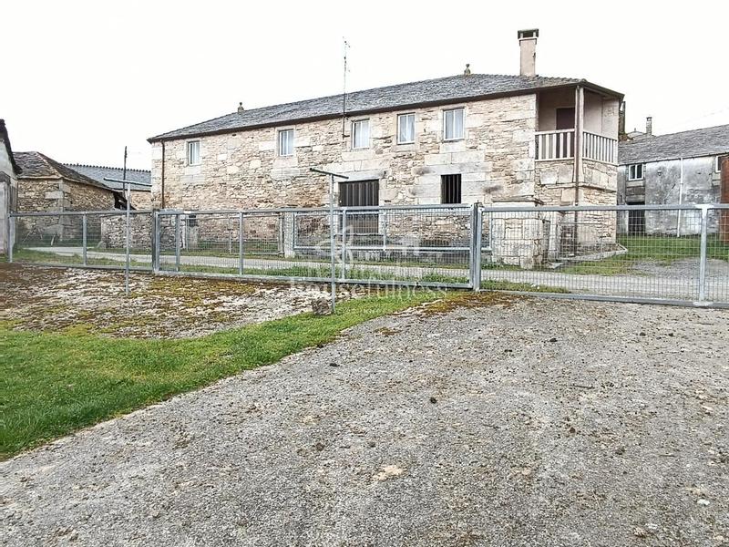 Foto b99ce01d-d44b-4c19-b775-d31b71f6aacb. Masía en Friol