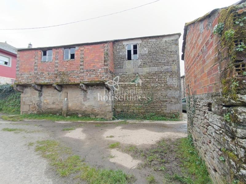 Foto d7fcec96-081c-4eed-9c47-00c833c32f72. Masía en Friol