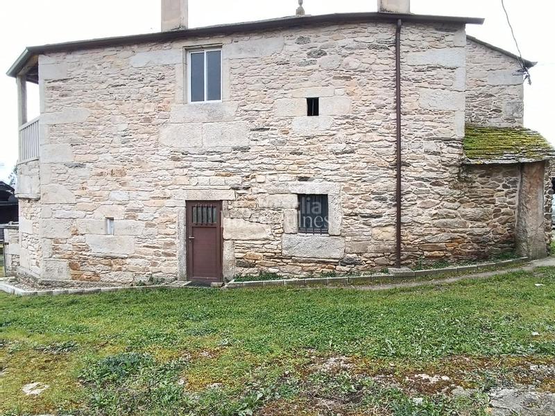 Foto dbac5f1b-9fe3-427a-ab7d-e88e3c3c4853. Masía en Friol