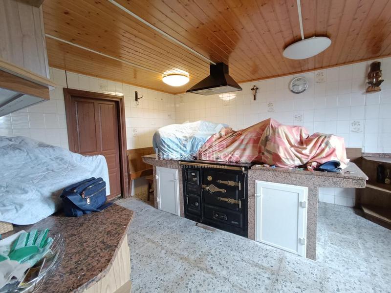 Foto e3e92ce8-28cc-451c-84c1-395990dfc8d6. Masía en Friol