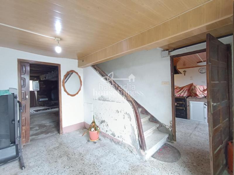 Foto ec76f21e-93f6-4a51-8f6e-87e59fa414da. Masía en Friol