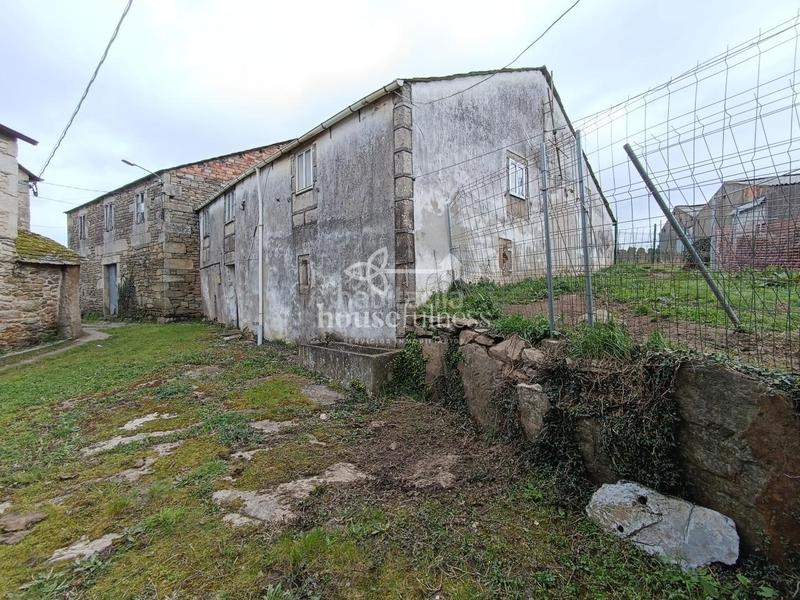 Foto f95b6f99-09fb-45ba-8f1a-abcecfd21b99. Masía en Friol