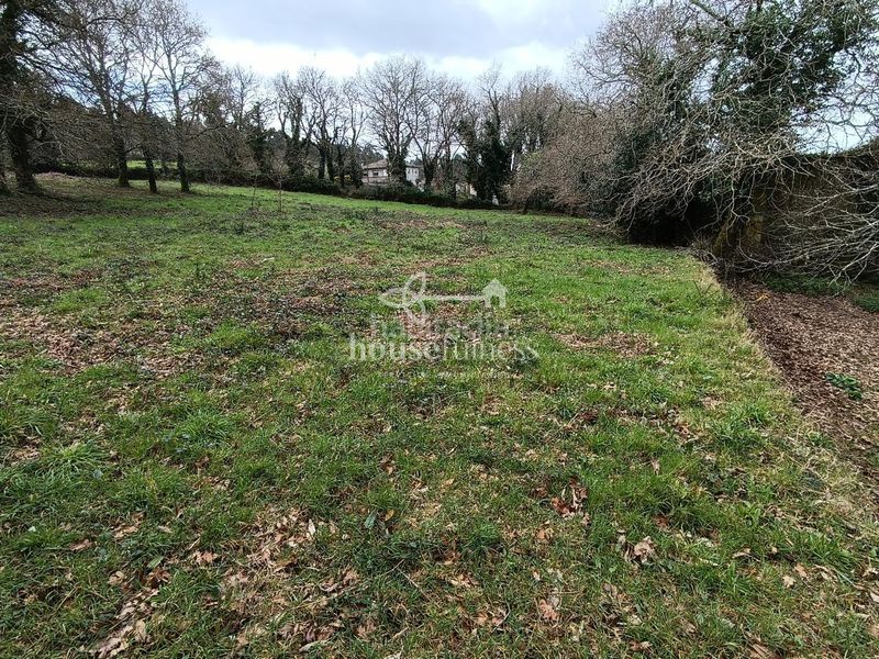 Foto bf2800b7-9b14-4cd2-8c86-827fa2f3f4e2. Terreny residencial a Parroquias de Santiago Santiago de Compostela