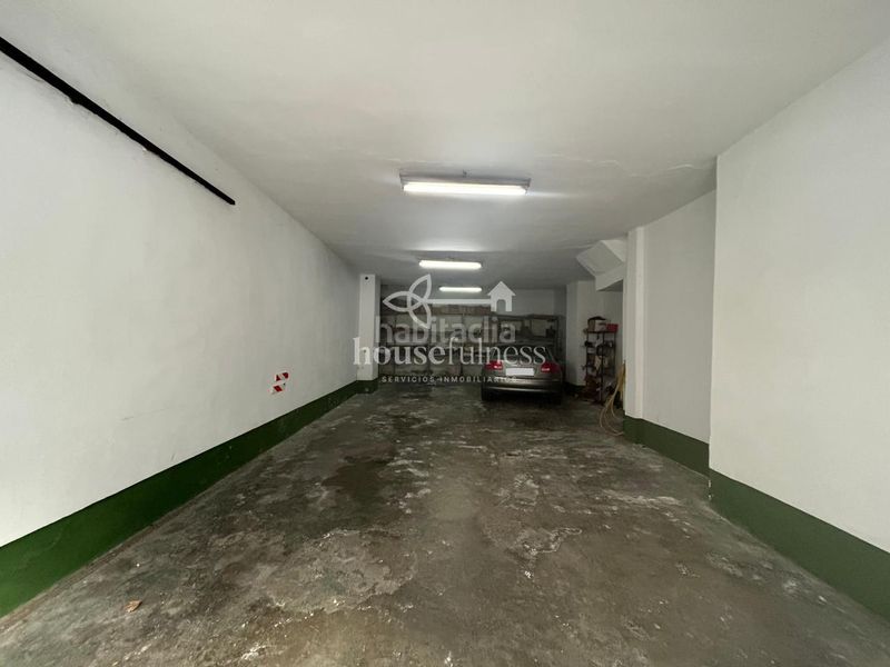 Foto a3ef87c9-0944-4f98-8db2-0d3a652d65f0. Car parking in Centro Ferrol