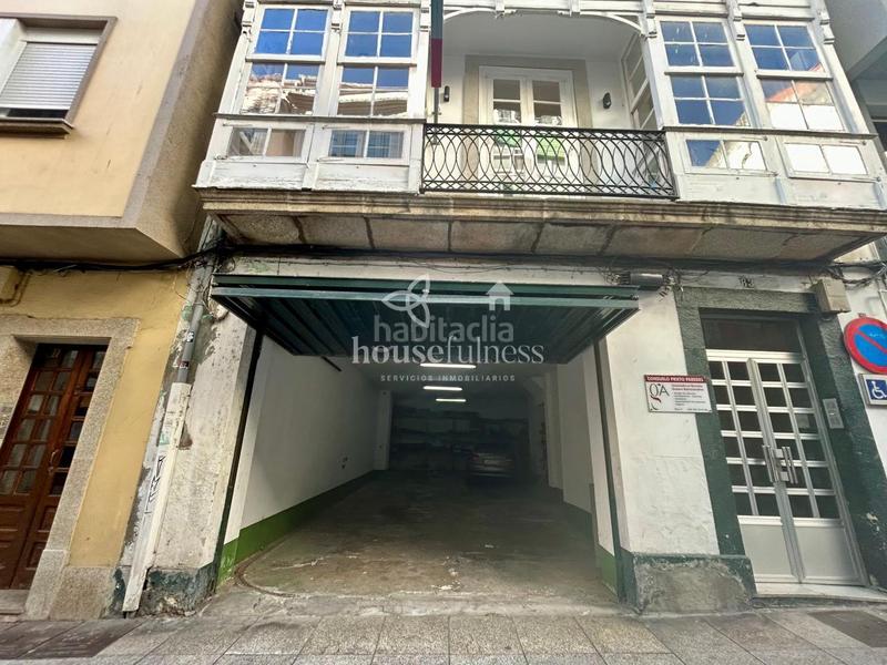 Foto 4a7d47ed-bb50-4de5-a52d-a056ba920d5d. Parking voiture dans Centro Ferrol