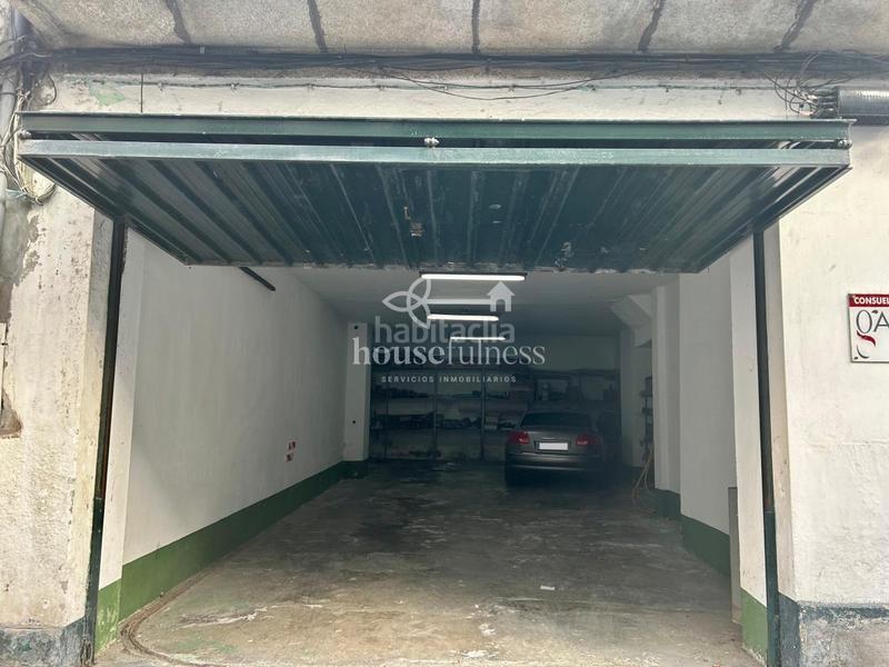 Foto c0cfb312-5cb0-4e91-96b8-2602771b53e1. Parking voiture dans Centro Ferrol