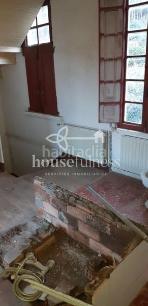 Foto fa7c1580-6dbb-4419-acc0-8d5bf6c84ad8. Country house with heating parking in Ortigueira