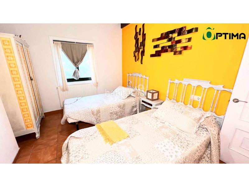 Foto a12dac76-991b-4561-bd41-42ff493419a2. Casa amb aparcament a Silleda