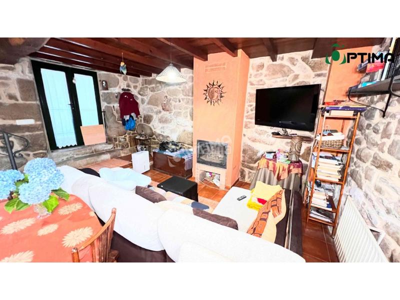 Foto c3ef27bb-a9d8-4d84-ba8b-82e73e3c3868. Casa amb aparcament a Silleda