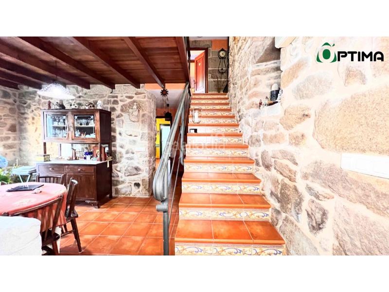 Foto d9f060fe-75e8-4481-a337-0b2b9393f9fa. Casa amb aparcament a Silleda