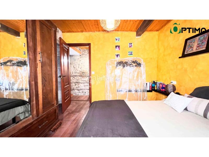 Foto f4c49435-af3c-45e9-9846-0d0090b6159a. Casa amb aparcament a Silleda