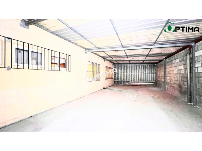 Foto 43a62a76-3146-4a71-9f0a-f277da789e4d. Location local commercial dans Estrada (A)
