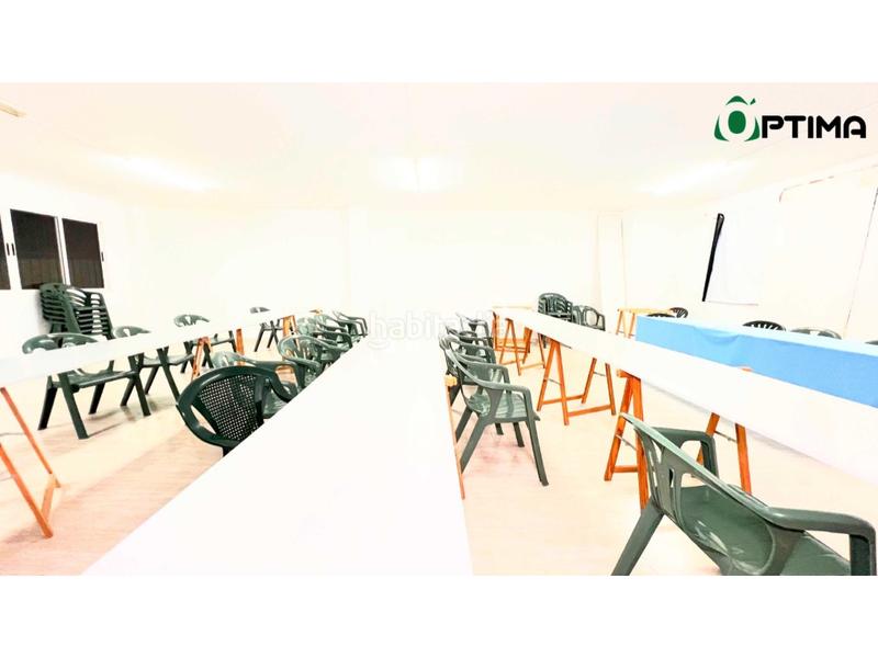 Foto 482c1c1a-f6a9-4091-b5e4-dac6b2fae5e5. Location local commercial dans Estrada (A)