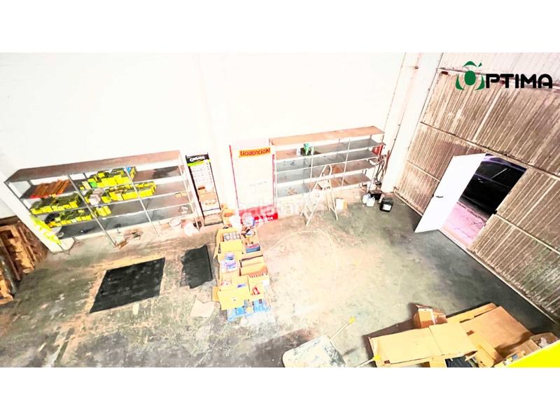 Foto bed1c2e2-ecc9-4c1a-803a-b9b71e903572. Location local commercial dans Estrada (A)