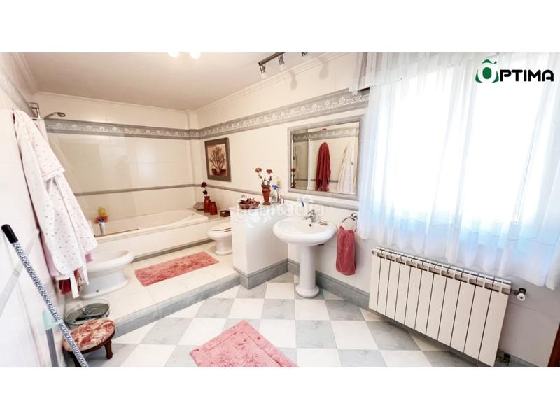 Foto f89ffc3a-1521-4495-86a8-ad3205e34527. Chalet casa a 15 minutos de santiago de compostela en Boqueixón