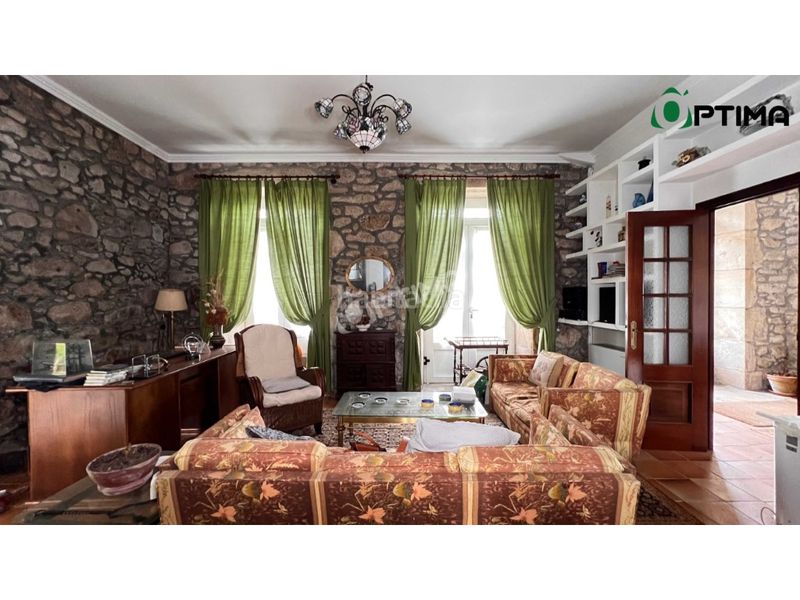 Foto 489ae000-0ffd-4829-8164-f5e9dab32b17. Casa amb aparcament a Estrada (A)