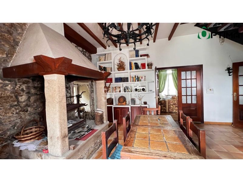Foto a4cdb046-082f-47d4-b065-5c92679edb15. Casa amb aparcament a Estrada (A)