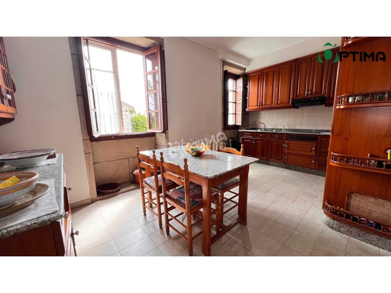 Foto a6d5b2a5-0e79-4aa0-a5e7-11f7ea6f74d3. Casa amb aparcament a Estrada (A)