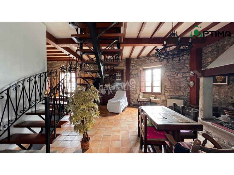 Foto d660015b-0849-4dd4-9264-b0e7c1f0dba4. Casa amb aparcament a Estrada (A)