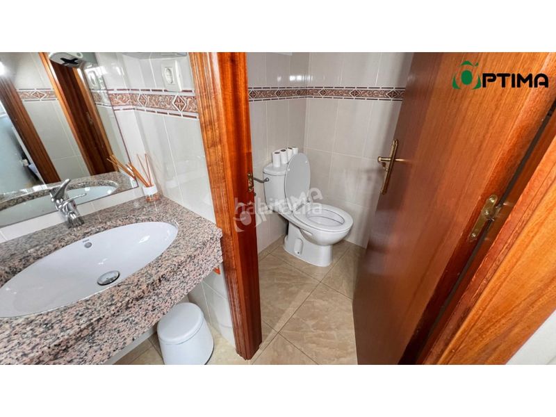 Foto 5dfd66d2-aa17-4983-88da-24540b4d8fb1. Locale commerciale in Estrada (A)