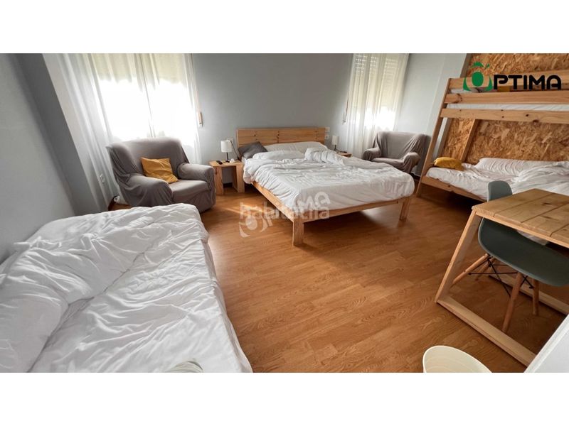 Foto a3bece6b-6dd1-4e73-a762-e14c07560105. Locale commerciale in Estrada (A)