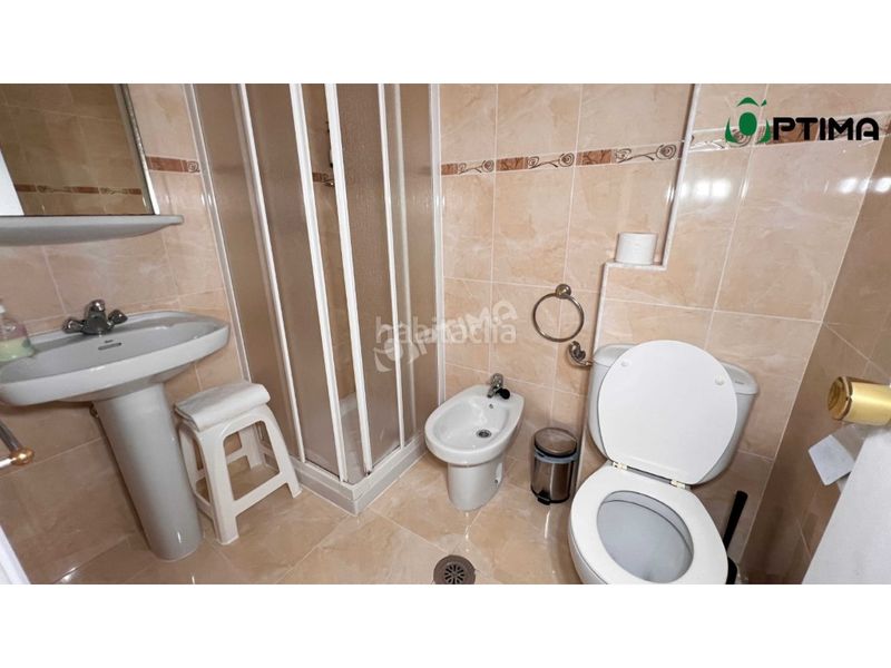 Foto d9089da2-9134-4829-b7d3-5d1f65135324. Locale commerciale in Estrada (A)