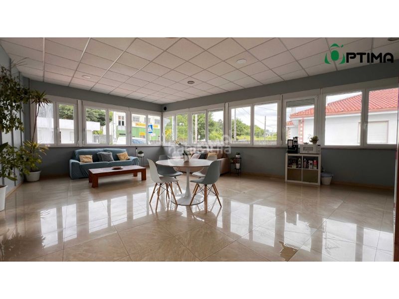 Foto ea128192-c733-4190-833e-b9aa7d28f73f. Locale commerciale in Estrada (A)