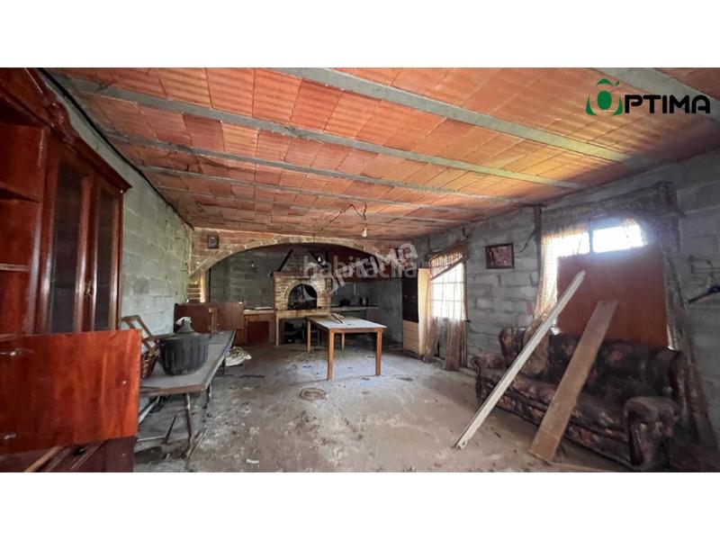 Foto 37f9eb71-7f5a-41ad-a781-99c8f78c61bd. Casa amb aparcament a Vedra