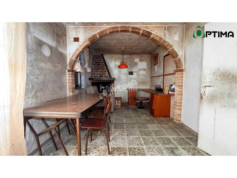 Foto ef7bb3d3-5c1f-4818-a85b-1aaff2cd8627. Casa amb aparcament a Vedra