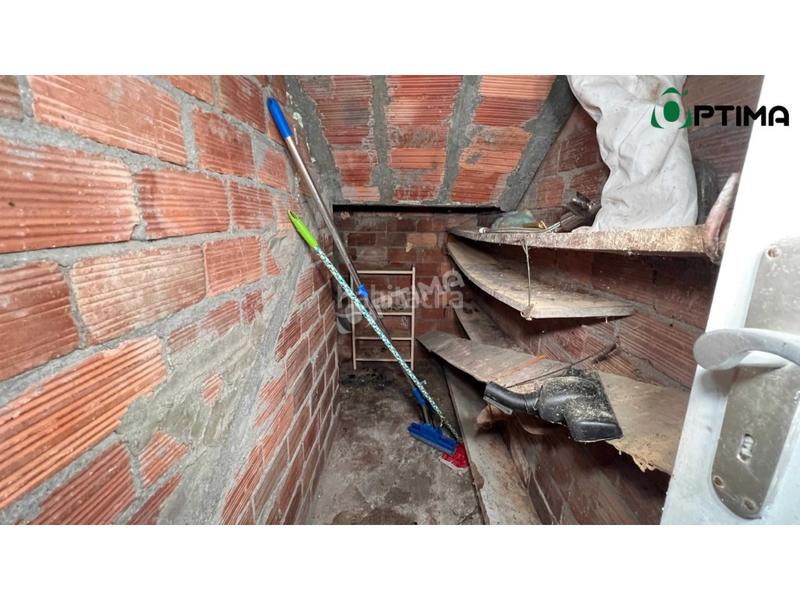 Foto f267299a-abb9-4299-bf53-8071f9dc97d9. Casa amb aparcament a Vedra