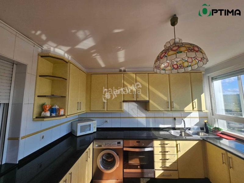 Foto e4f78e85-8f89-4932-9745-0b6be2ec65a0. Rent flat in Ensanche - Sar Santiago de Compostela